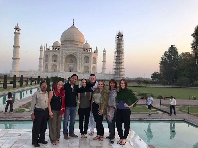 India agent famil Taj Mahal March 2017