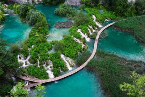 Croatia_Plitvice_NationalPark_Waterfalls_shutterstock_59202571sml