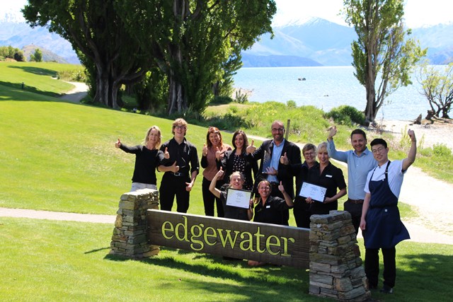 Edgewater Management and Staff with the Awards_Lake Wanaka BackgroundThumbs Up