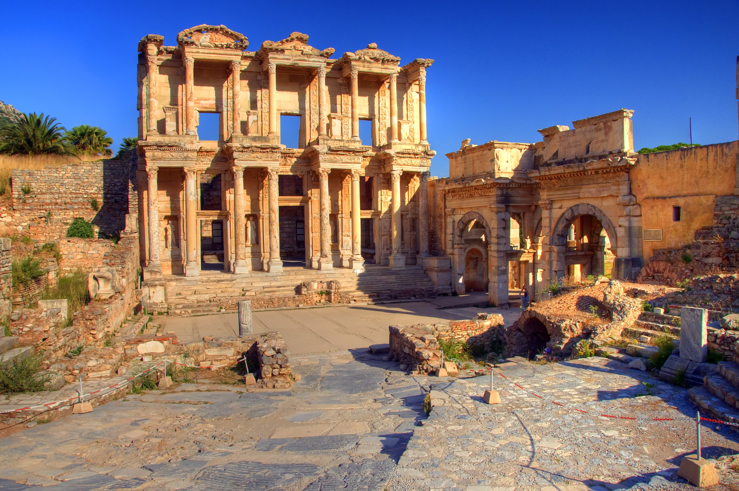 Turkey_Ephesus_AncientRuins_shutterstock_97396535sml