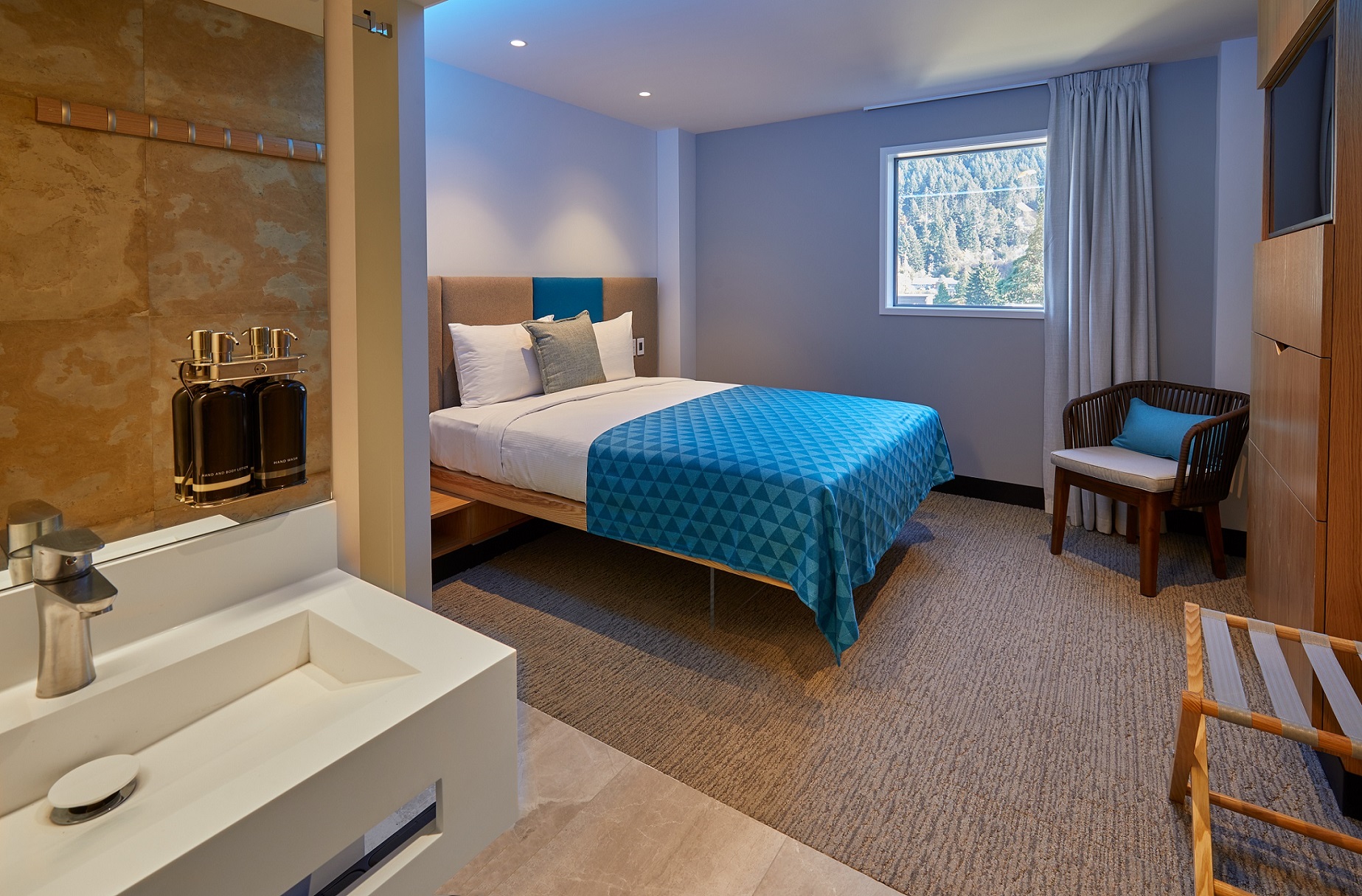 1-rooms-featuring-the-latest-technology-at-mi-pad-queenstown
