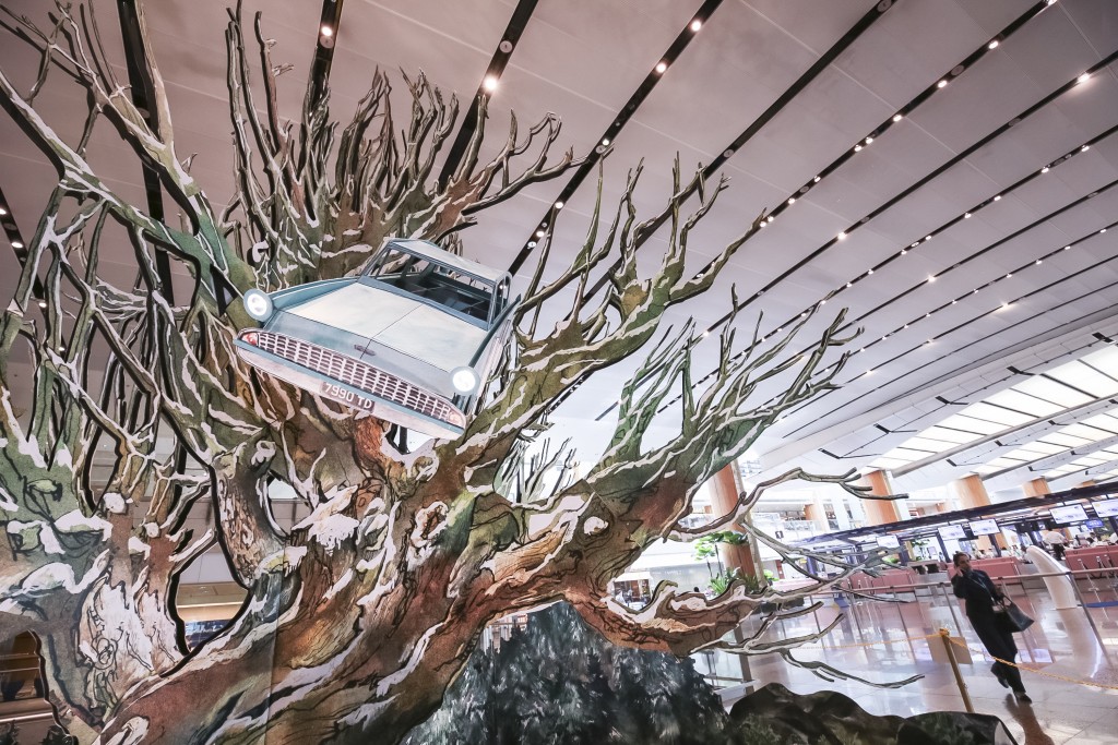Fans get a rare chance to capture a photo of a Whomping Willow, just like the one planted in Hogwarts’ grounds