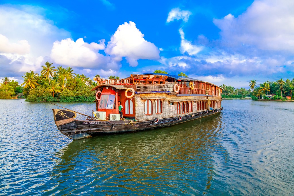 Kerala Backwater Cruise Vaikundam Cruise Boat Exterior