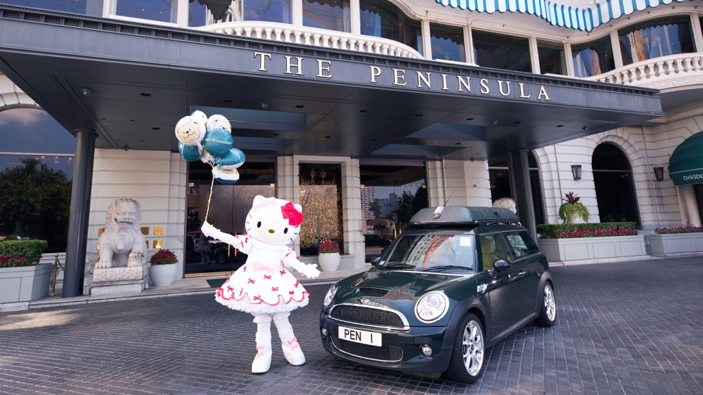 The collaboration of Hello Kitty and The Peninsula Bear (2)
