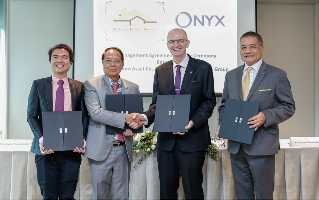 Pictured (From L to R): From left: Khun Jugkarut Ruangratanakorn and Khun Niti Ruangratanakorn of Ratanakorn Asset, and Douglas Martell and M. L. Suravut Thongthaem of ONYX Hospitality Group.