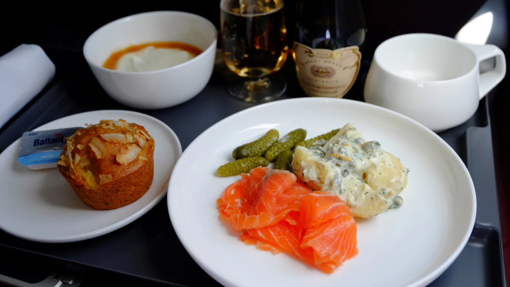 Photo gallery: Business vs Economy meals - Travel Weekly